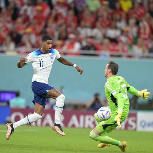 想打世界杯就要离开皇马？24岁的巴西边锋，来到生涯十字路口（为争世界杯席位，该不该告别皇马？24岁巴西边锋迎来职业分水岭）