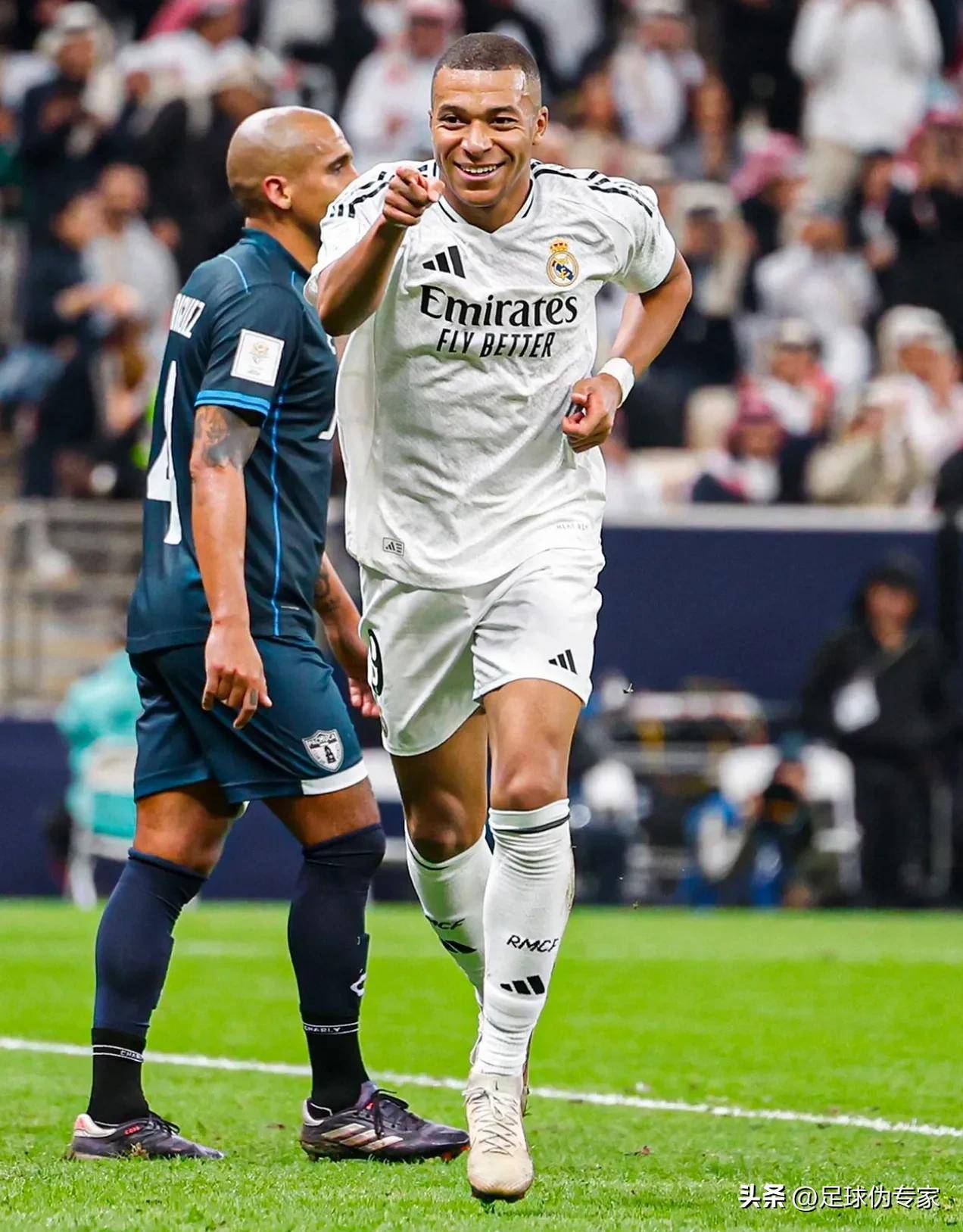 媒体人：主帅对林葳挺好 保证给出场机会 接下来的路还得靠自己走（媒体人：主帅力挺林葳，保证上场机会，后续道路仍要靠他自己）