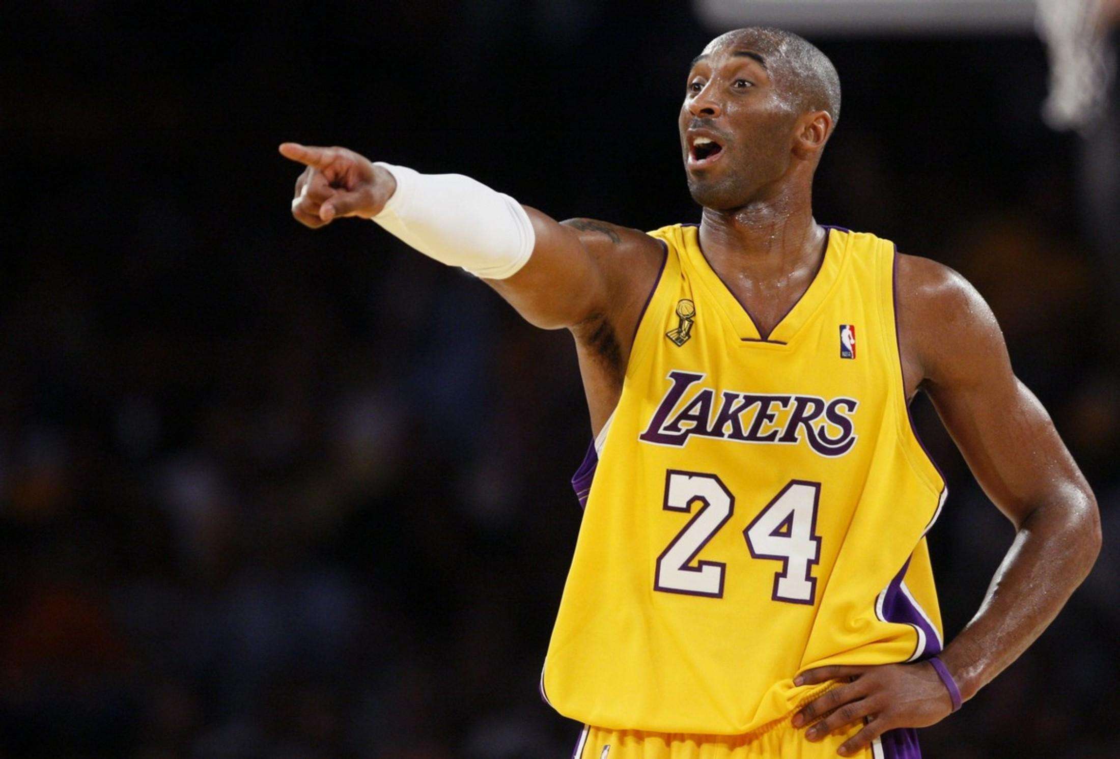 哈登：我和伦纳德的沟通很好，但光靠沟通是赢不了比赛的（哈登称与伦纳德交流顺畅，但仅凭沟通无法取胜）