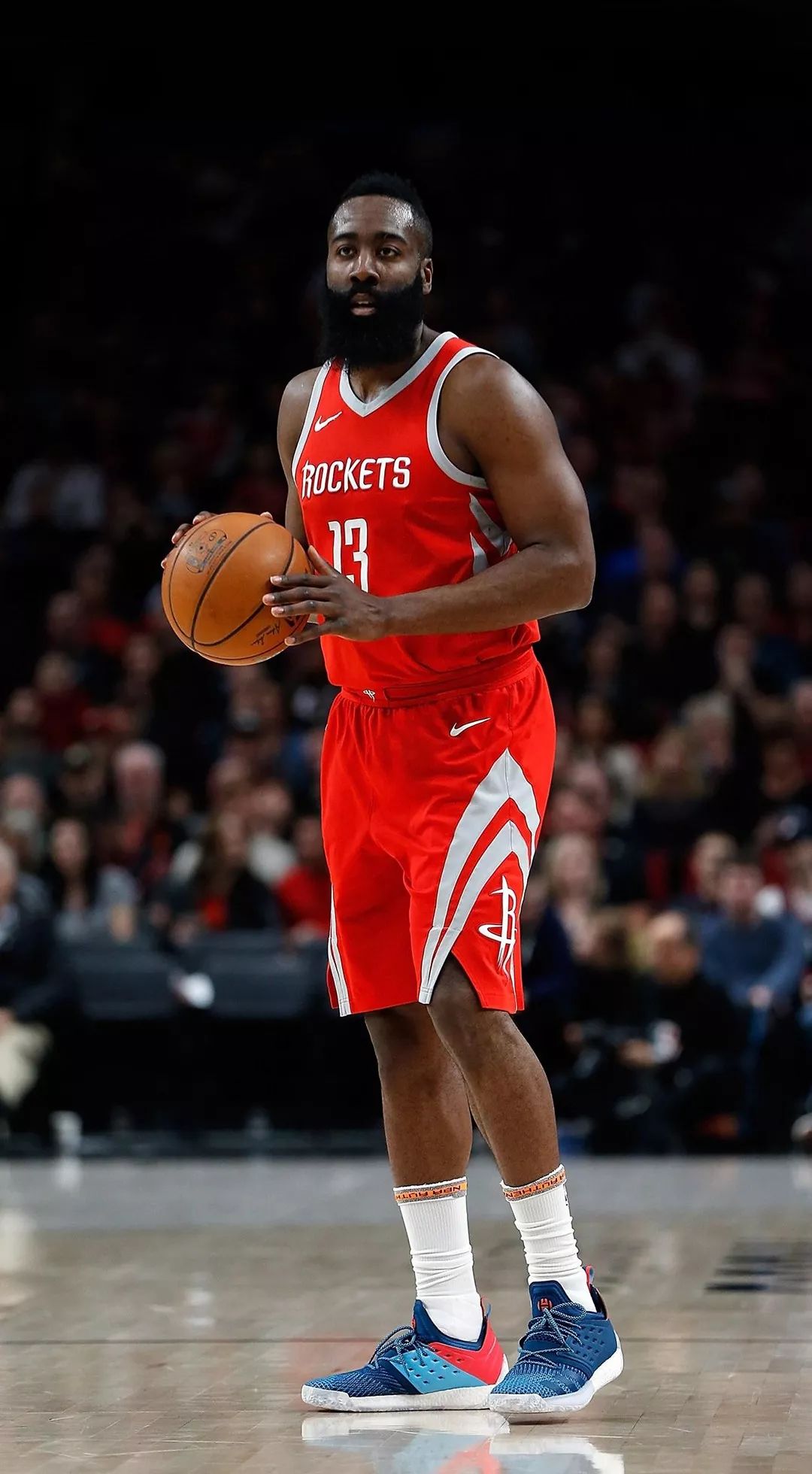 篮球场上的一瞬间——阿伦挑战亚历山大，裁判如何判断？（关键一瞬：阿伦对决亚历山大，裁判当如何裁定？）