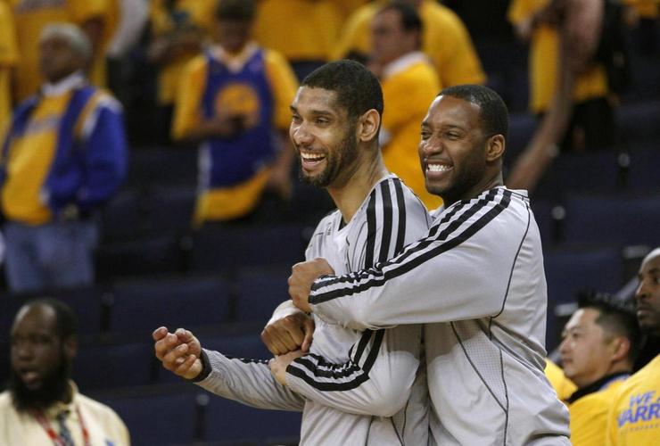 集体发威！卡斯尔&巴恩斯&凯尔登合中11记三分合砍69分（火力全开！卡斯尔、巴恩斯、凯尔登联手命中11记三分，合计拿下69分）