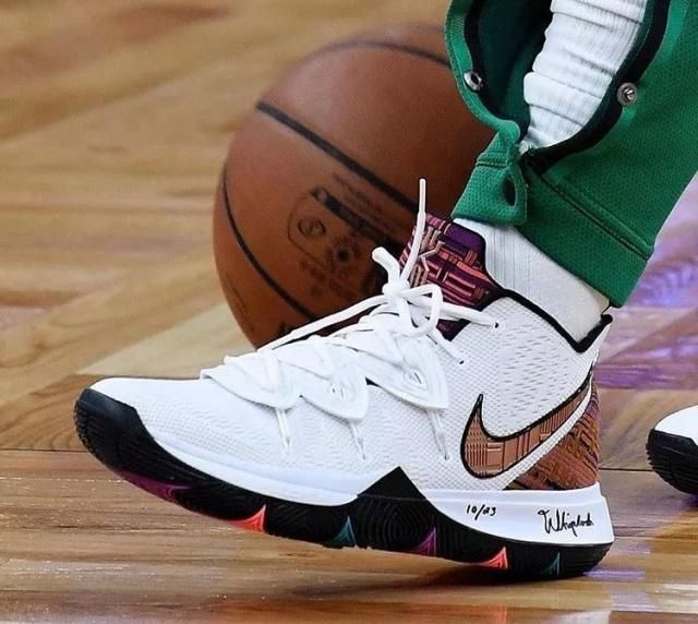 克罗斯评选历史最佳阵容：诺伊尔门将，马塞洛、拉姆...（克罗斯评出史上最佳阵容：门将诺伊尔，后卫马塞洛、拉姆...）