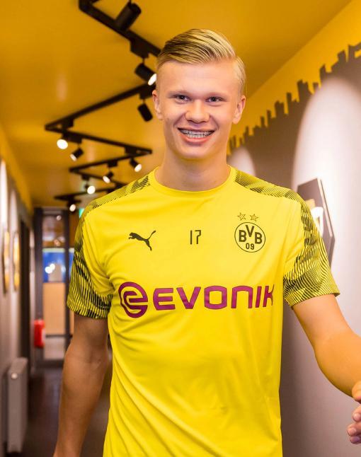 杰克逊轰24分，灰熊全队7人上双逆转取胜（杰克逊24分领衔，灰熊七人上双翻盘告捷）