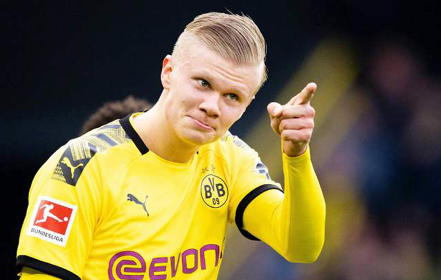 巴萨球员幸福满满，拉菲尼亚、3C、莱万与家人温馨相聚（巴萨众将其乐融融：拉菲尼亚、3C、莱万携家人温馨团聚）