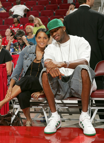 灰熊明日战爵士：莫兰特升级为出战成疑，马尔卡宁有望复出（灰熊明日对阵爵士：莫兰特状态升至出战成疑，马尔卡宁有望回归）