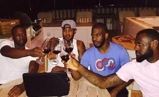 狄龙：球场上的传奇人物（狄龙，赛场传奇）