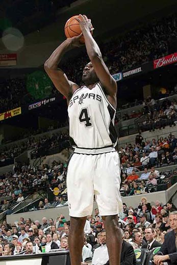 被球迷喷得退出国家队的吴曦，其实是郑智后最强后腰，场上也很拼（因球迷质疑一度退出国足的吴曦，其实是郑智之后最强后腰，场上拼劲十足）